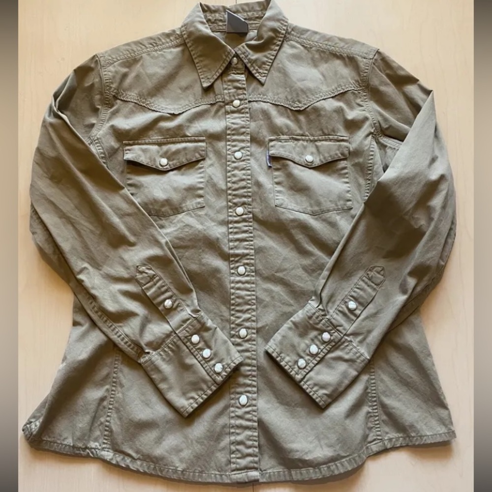 Women’s Carhartt Denim Long Sleeve Shirt with Button Down Size Medium